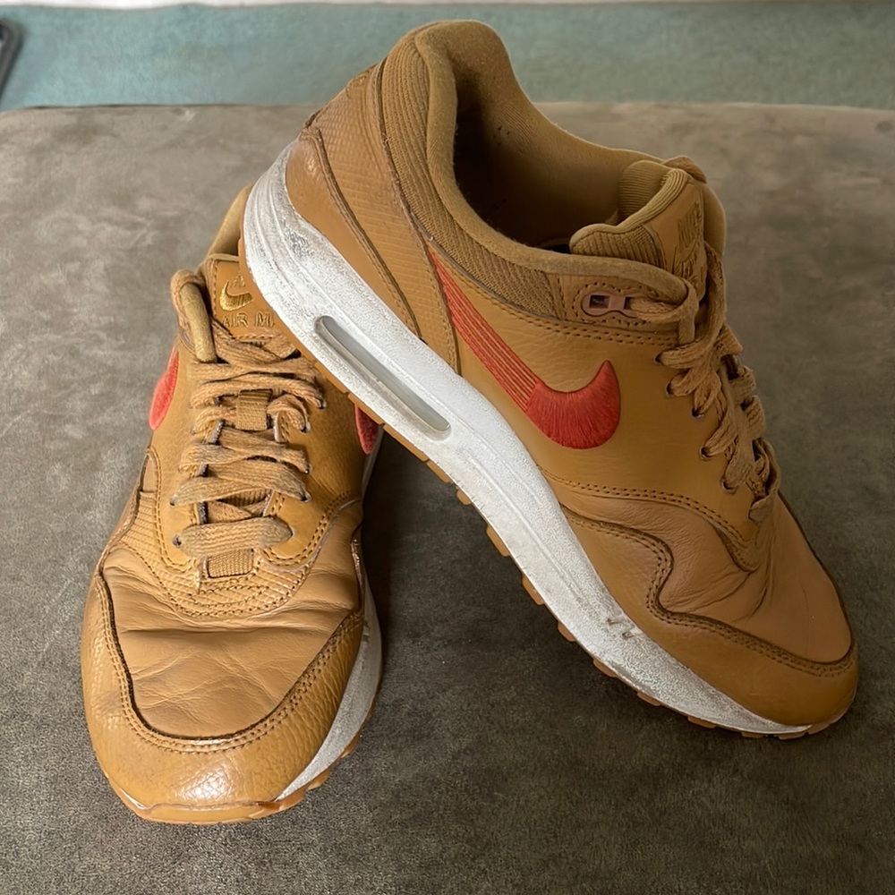 Nike Women’s Air Max 1 Premium, Wheat/Team Orange/Gum Yellow, Size 7.5
